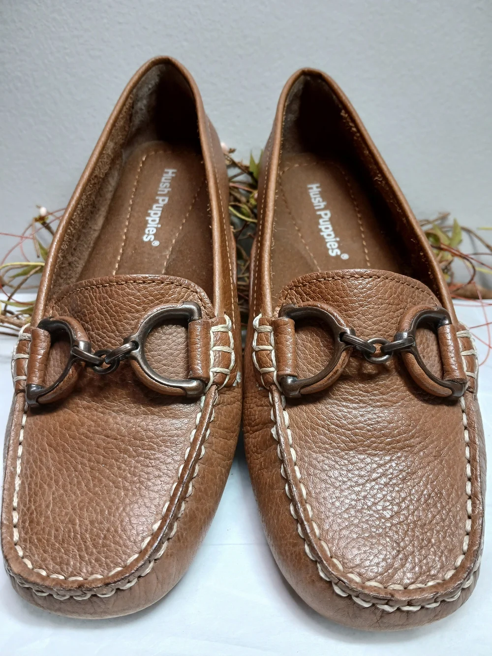 Hush Puppies Women's Brown Leather Bit-Accent Loafers *Scuffing Under Front*